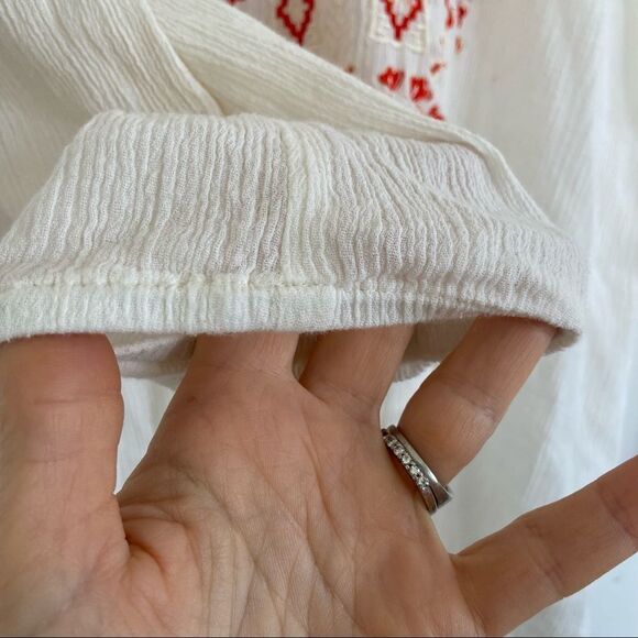 Earthbound Embroidered Gauze Ivory Red Peasant Blouse With Tassels Size Medium - Picture 7 of 7